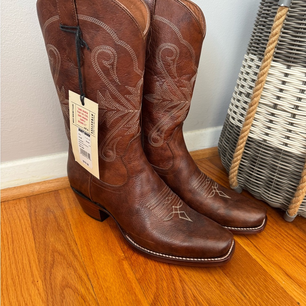 - Idyllwind Brown Cowboy Boots with Embroidery, NWT